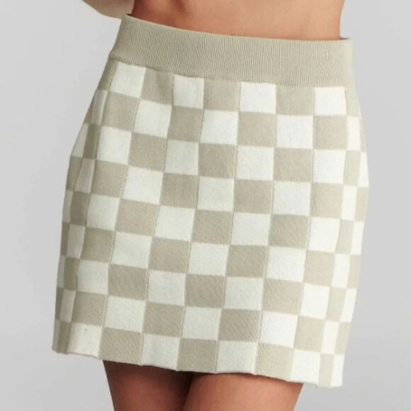 Charlie Holiday Dresses & Skirts - Charlie Holiday Grid Avalon Skirt tan and cream sweater skirt NWT